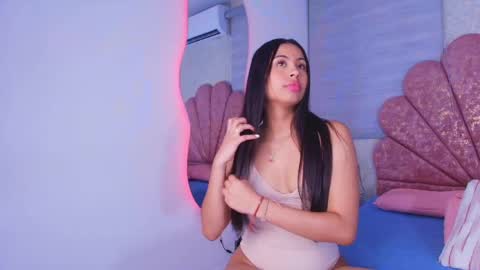 Snapshot of mia_collenss chatting on 12, 5, 2026 Mia online show from 12, 5, 2026