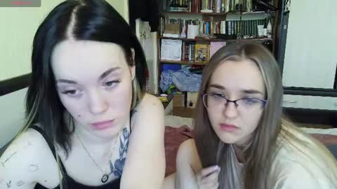 Mia and Jenny online show from 2, 7, 2026