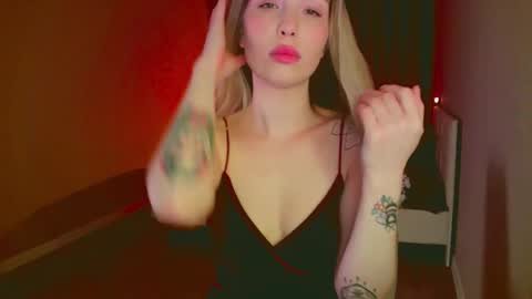 Snapshot of mia_fleur_ chatting on 16, 2, 2025 Mia online show from 16, 2, 2025