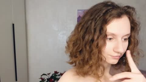 Snapshot of mia_frizz chatting on 28, 1, 2025 Mia online show from 28, 1, 2025