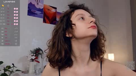 Snapshot of mia_frizz chatting on 28, 2, 2025 Mia online show from 28, 2, 2025