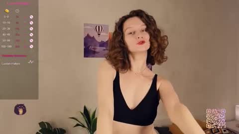 Snapshot of mia_frizz chatting on 14, 9, 2025 Mia online show from 14, 9, 2025