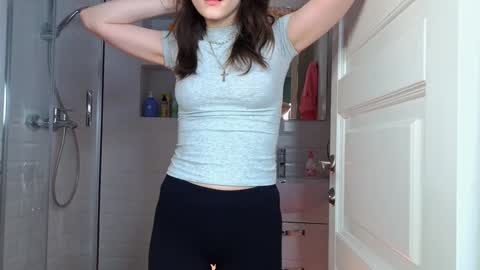 Snapshot of mia_g_ chatting on 8, 2, 2025 Mia online show from 8, 2, 2025