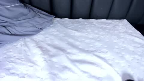  I am Mia  online show from 17, 2, 2025