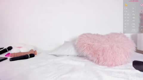  I am Mia  online show from 13, 4, 2026