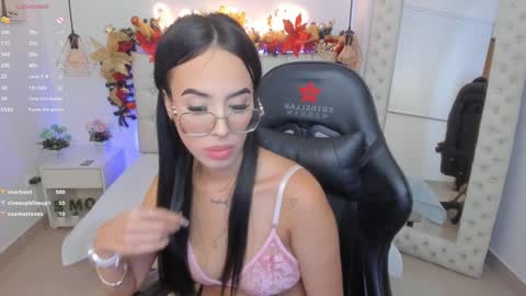 Snapshot of mia_jonnees chatting on 23, 12, 2024 online show from 23, 12, 2024