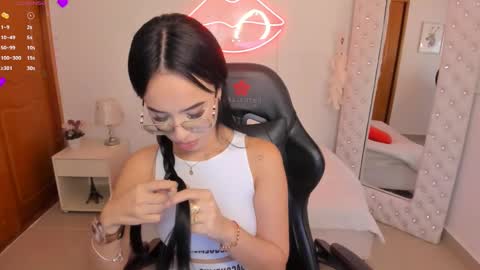 Snapshot of mia_jonnees chatting on 5, 3, 2025 online show from 5, 3, 2025