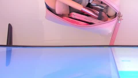    online show from 18, 10, 2025