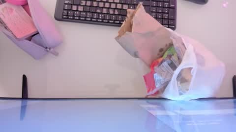    online show from 19, 11, 2025