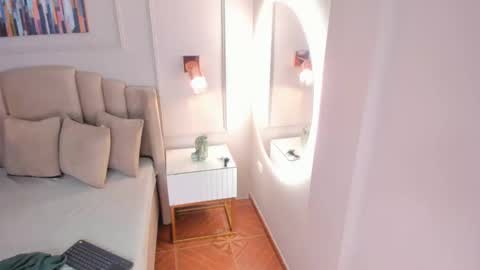 Mia online show from 10, 9, 2025