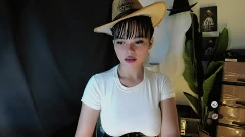Snapshot of mia_lover9 chatting on 17, 6, 2026 M I A online show from 17, 6, 2026