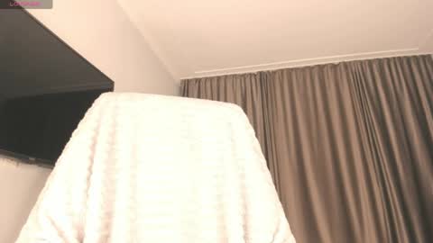 Snapshot of mia_lui chatting on 30, 4, 2026 Mia 3 online show from 30, 4, 2026
