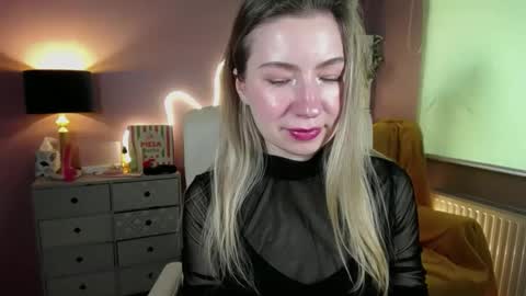 Snapshot of mia_luxx92 chatting on 12, 3, 2025 Mia online show from 12, 3, 2025