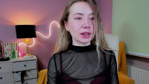 Snapshot of mia_luxx92 chatting on 12, 11, 2025 Mia online show from 12, 11, 2025