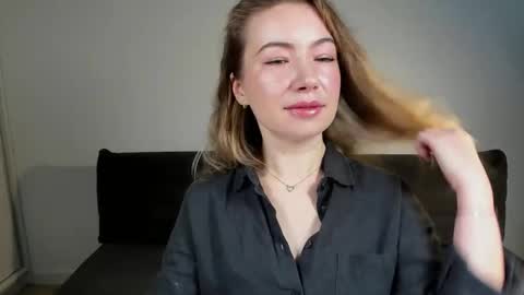 Snapshot of mia_luxx92 chatting on 26, 11, 2025 Mia online show from 26, 11, 2025