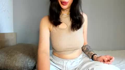 Snapshot of mia_meeeow chatting on 17, 6, 2026 Mia online show from 17, 6, 2026