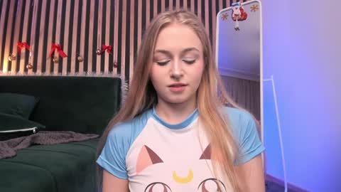 Snapshot of mia_meows chatting on 4, 12, 2024 Mia here Appreciate your support online show from 4, 12, 2024