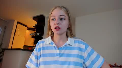 Snapshot of mia_meows chatting on 13, 9, 2025 Mia here Appreciate your support online show from 13, 9, 2025