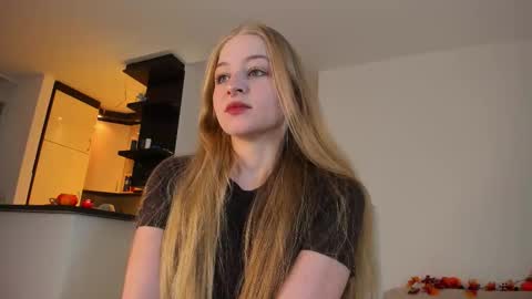 Snapshot of mia_meows chatting on 23, 9, 2025 Mia here Appreciate your support online show from 23, 9, 2025