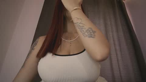 mia independent model online show from 22, 10, 2025