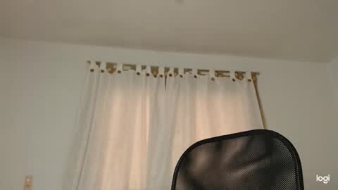 mia independent model online show from 13, 1, 2026