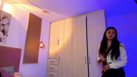 Mia Nevaeh - follow me online show from 28, 11, 2025