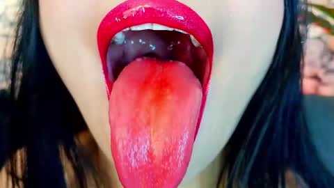 Mia online show from 12, 11, 2025