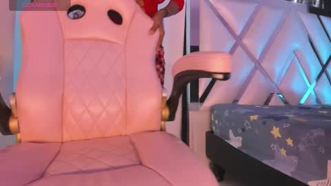 mia_royal online show from 4, 12, 2025