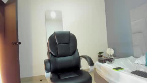 Snapshot of mia_smith_x chatting on 19, 2, 2025 mia_smith_x online show from 19, 2, 2025