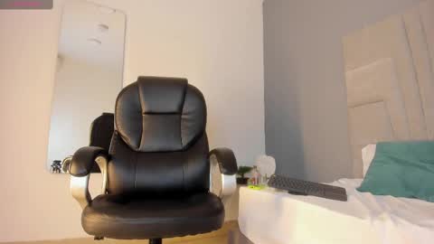 Snapshot of mia_smith_x chatting on 4, 3, 2025 mia_smith_x online show from 4, 3, 2025