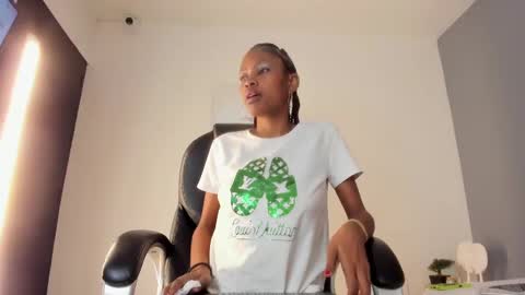 Snapshot of mia_smith_x chatting on 5, 3, 2025 mia_smith_x online show from 5, 3, 2025