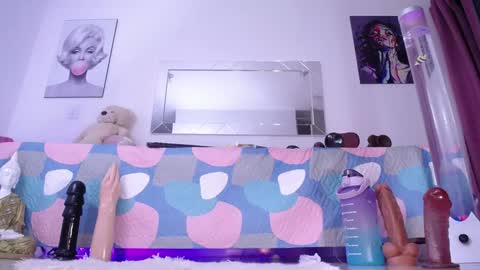 Snapshot of mia_starss chatting on 8, 1, 2025 Mia online show from 8, 1, 2025