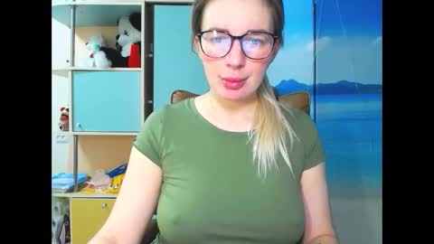 Snapshot of mia_sunnyy chatting on 28, 11, 2025 Mia. online show from 28, 11, 2025