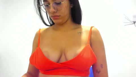 Snapshot of mia_tayllor2 chatting on 17, 9, 2025 Mia and Devin online show from 17, 9, 2025