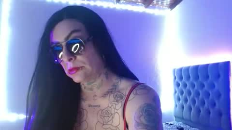 MIA VANTT online show from 4, 3, 2026