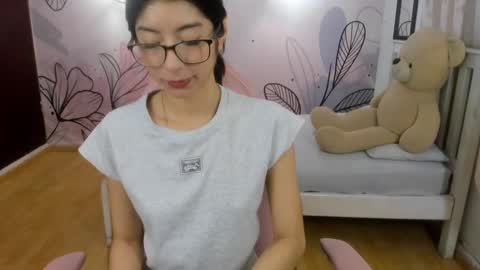 Mia Vanucci online show from 2, 2, 2025