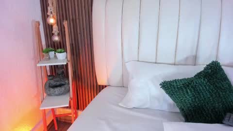 mia vixenn  online show from 7, 1, 2026