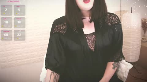 mia_wallase online show from 30, 12, 2024