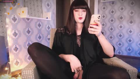 mia_wallase online show from 18, 11, 2025