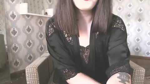 mia_wallase online show from 13, 7, 2026