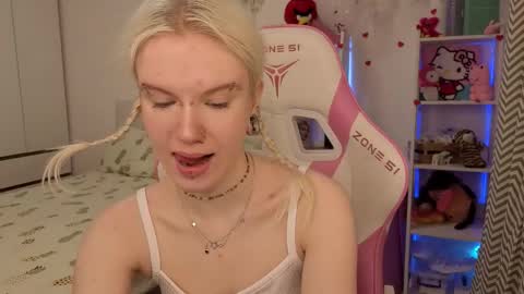 Snapshot of mia_waterlily chatting on 25, 2, 2026 Mia online show from 25, 2, 2026