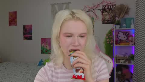 Snapshot of mia_waterlily chatting on 1, 5, 2026 Mia online show from 1, 5, 2026
