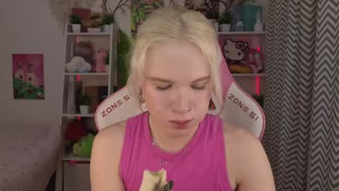 Snapshot of mia_waterlily chatting on 23, 5, 2026 Mia online show from 23, 5, 2026