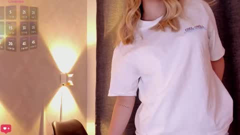 Mia White  online show from 1, 11, 2025