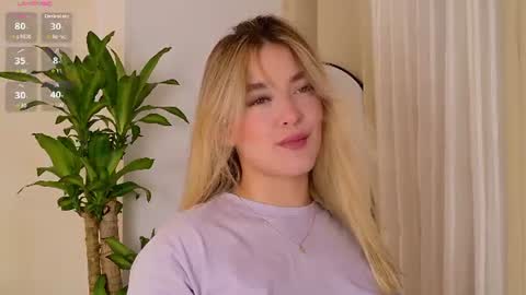 Mia White  online show from 30, 6, 2026