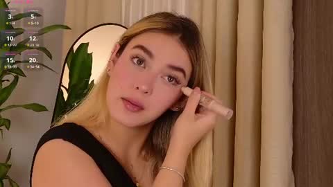 Mia White  online show from 16, 7, 2026