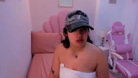 mia_yeager online show from 22, 9, 2025