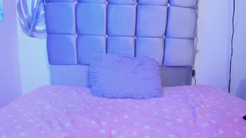 mia  nicolle online show from 6, 12, 2024