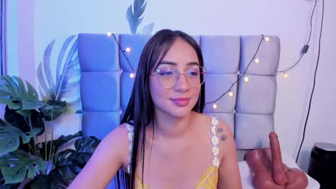 mia  nicolle online show from 7, 2, 2025