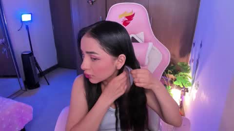 mia  nicolle online show from 13, 11, 2025